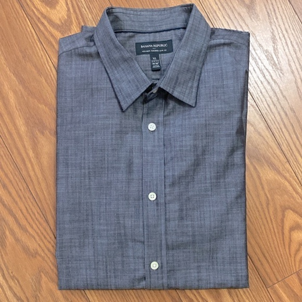 Banana Republic man’s non-iron tailored slim fit dress shirt, button up grey